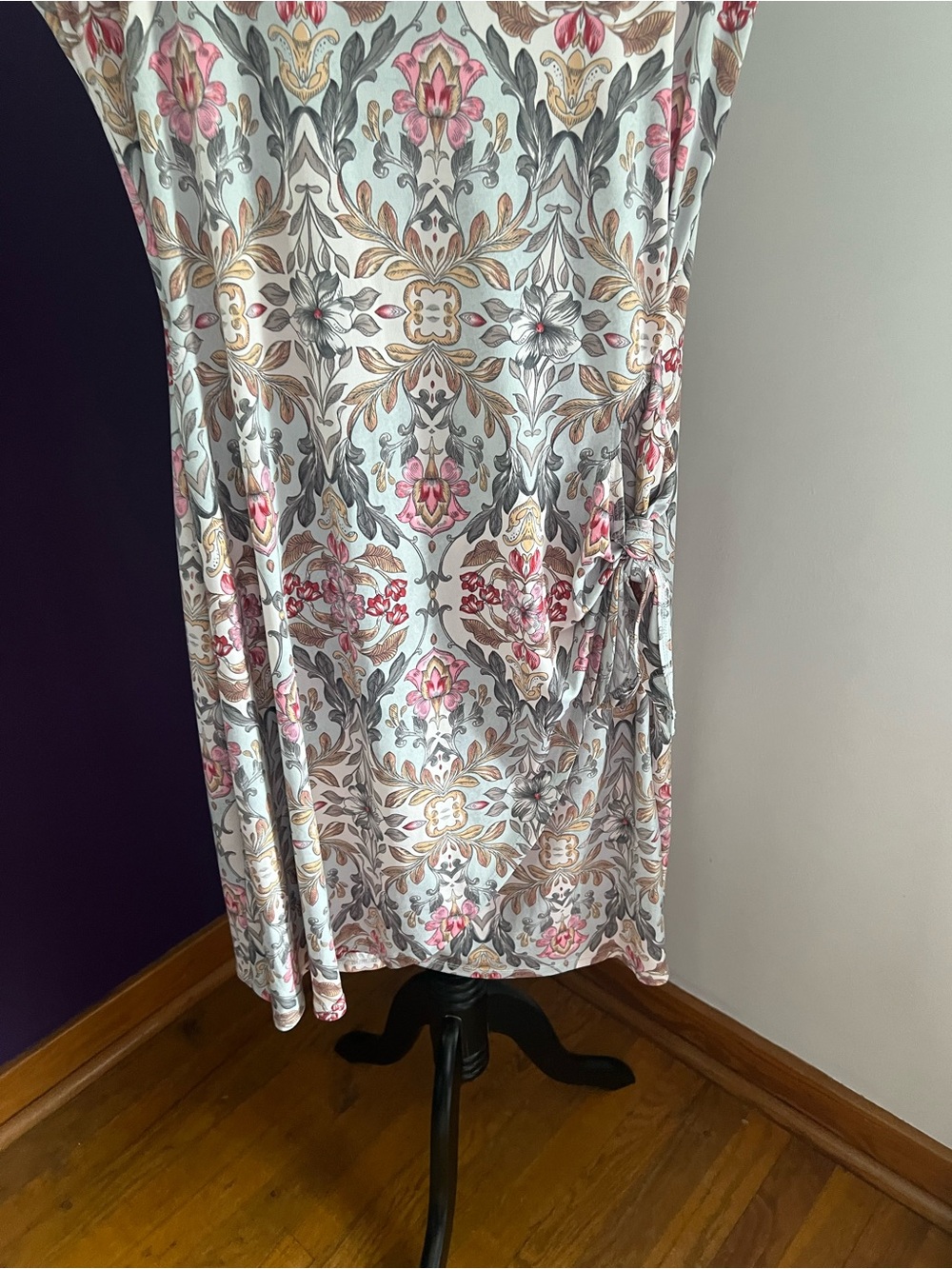 Sleeveless connected apparel White Floral Midi Dress with Pink Accents - Picture 4 of 7